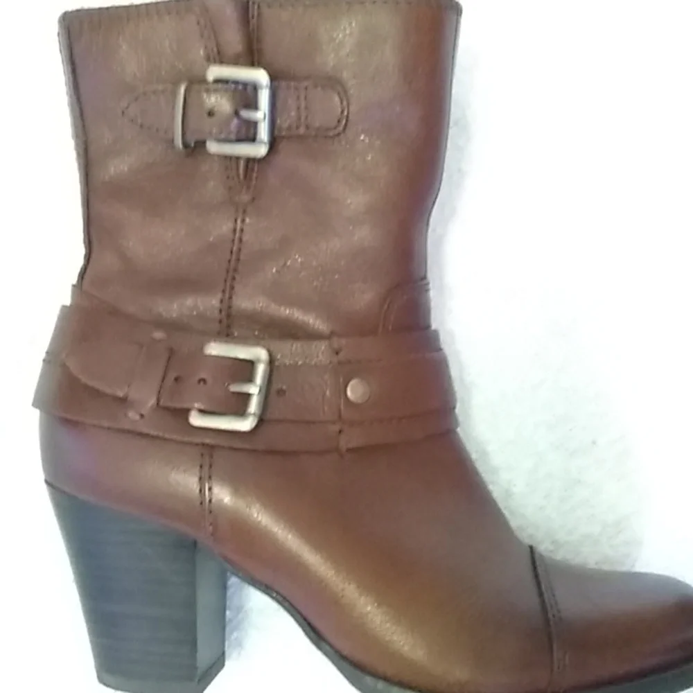 Boots - Picture 2 of 7